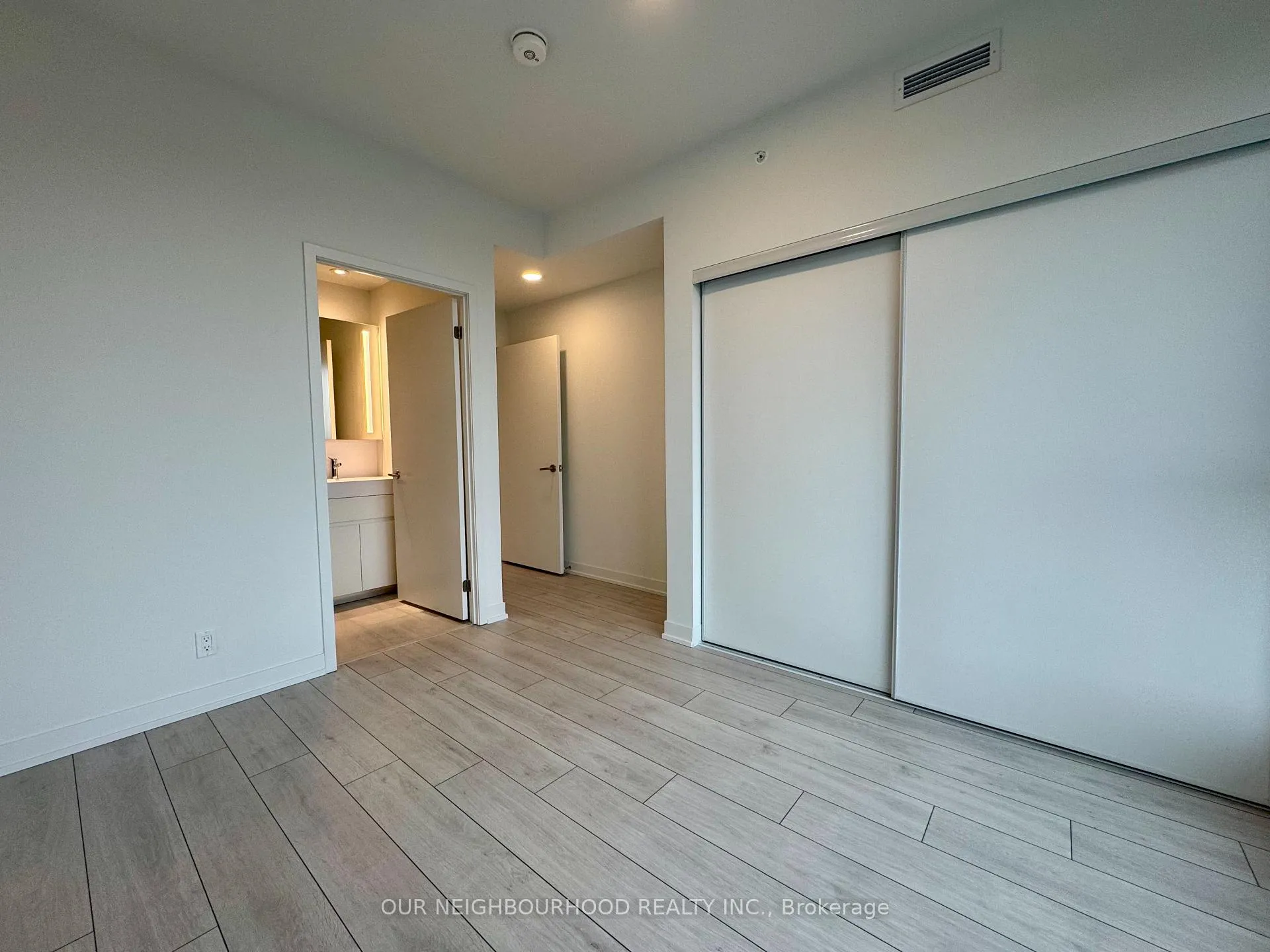 Photo 18 of Unit 911, 39 Mary Street, Barrie, City Centre — HOMEH