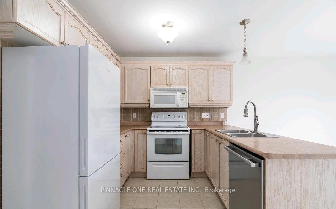 Photo 4 of 251 Pringle Drive, Barrie, Edgehill Drive — HOMEH