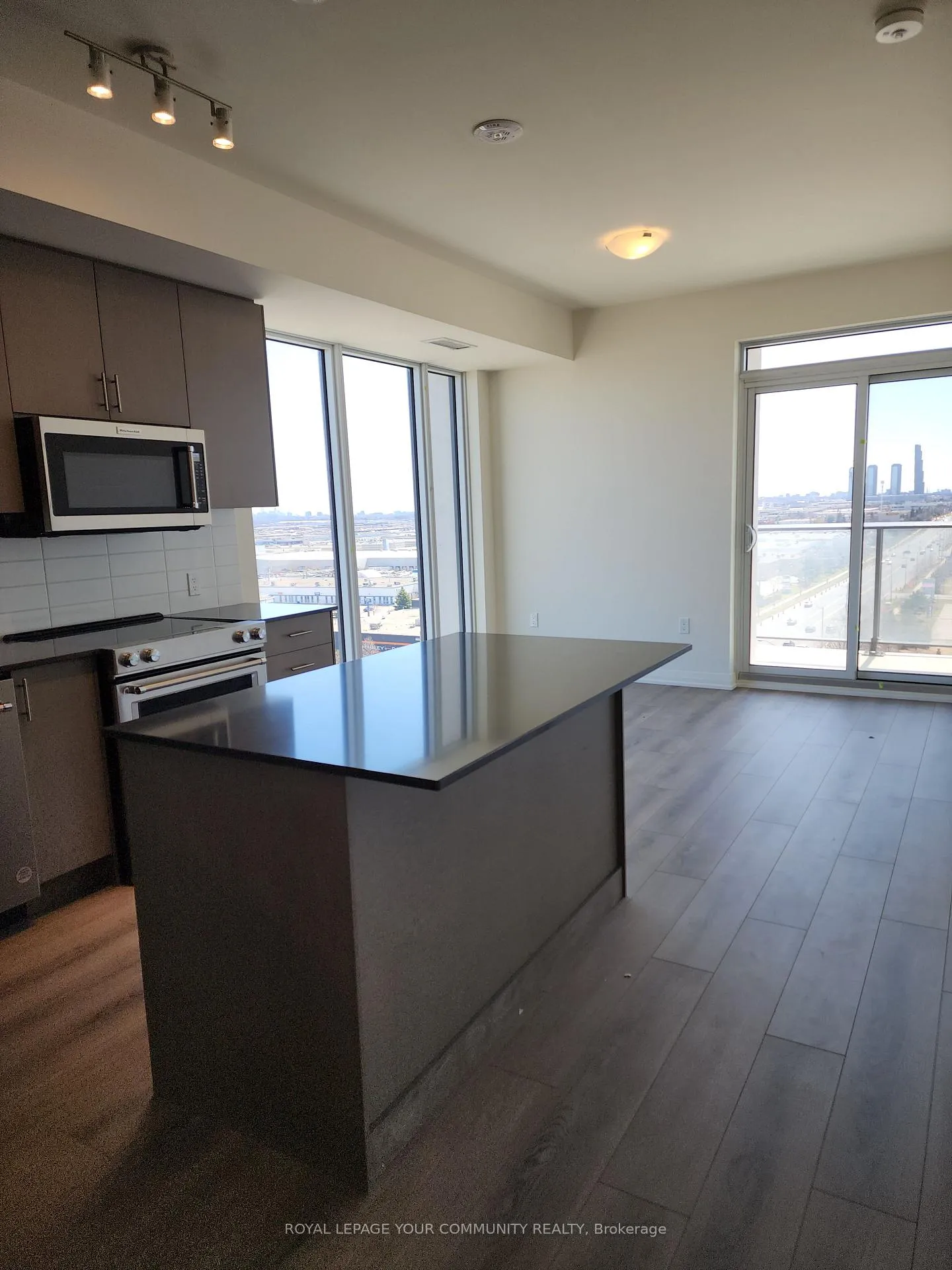 Photo 5 of Unit 1021, 8960 Jane Street, Vaughan, Concord — HOMEH