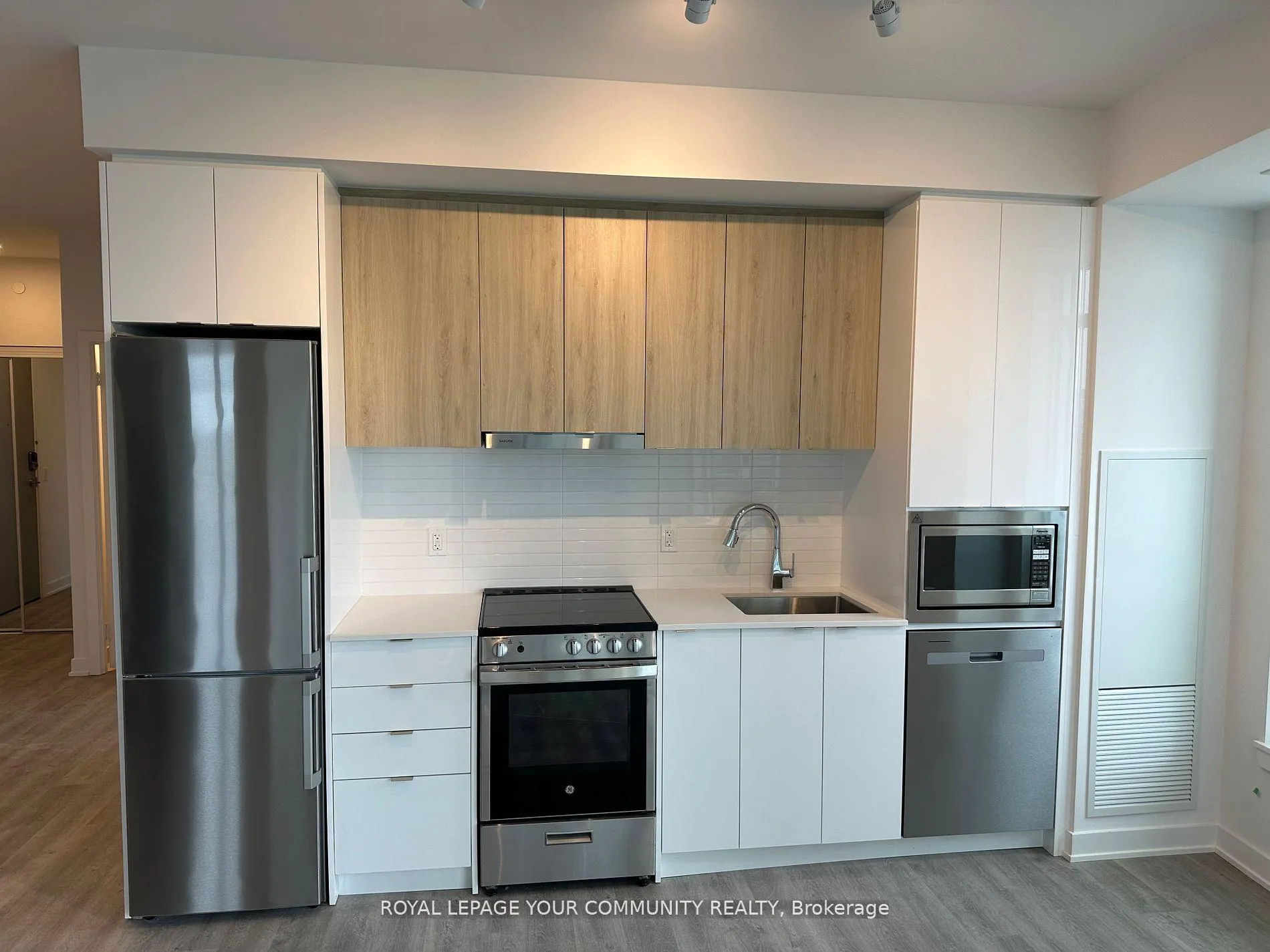 Photo 3 of Unit 2702, 30 Upper Mall Way, Vaughan, Brownridge — HOMEH