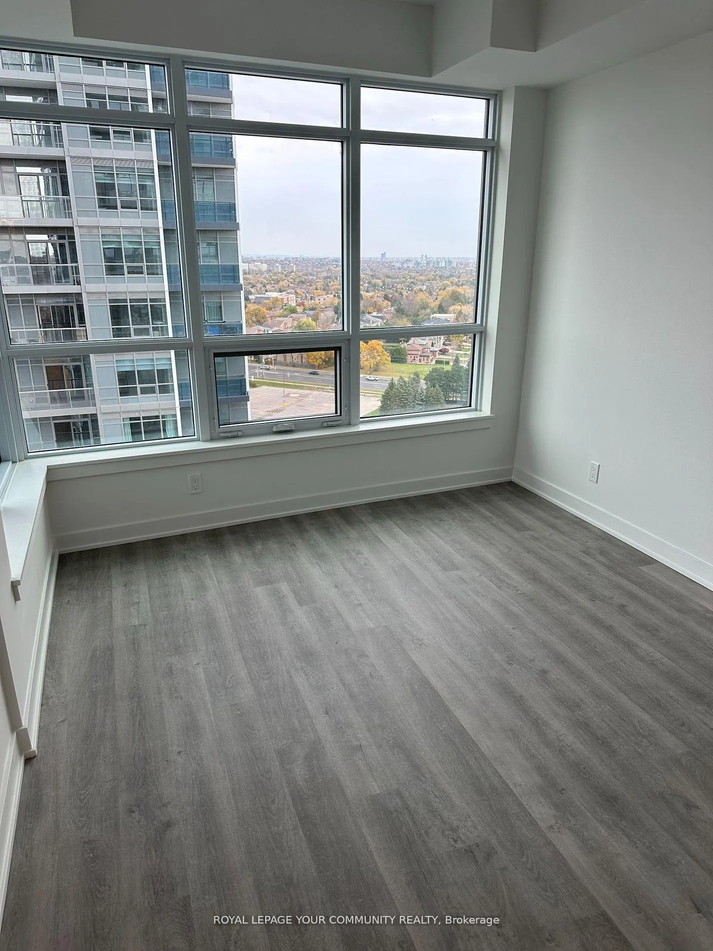 Photo 6 of Unit 2702, 30 Upper Mall Way, Vaughan, Brownridge — HOMEH