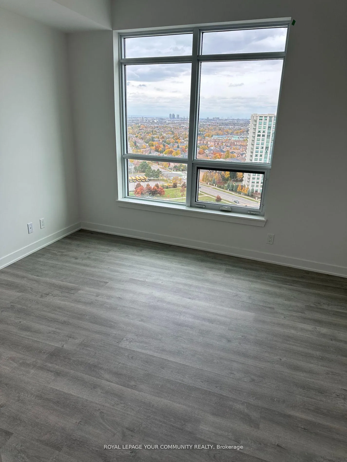 Photo 8 of Unit 2702, 30 Upper Mall Way, Vaughan, Brownridge — HOMEH