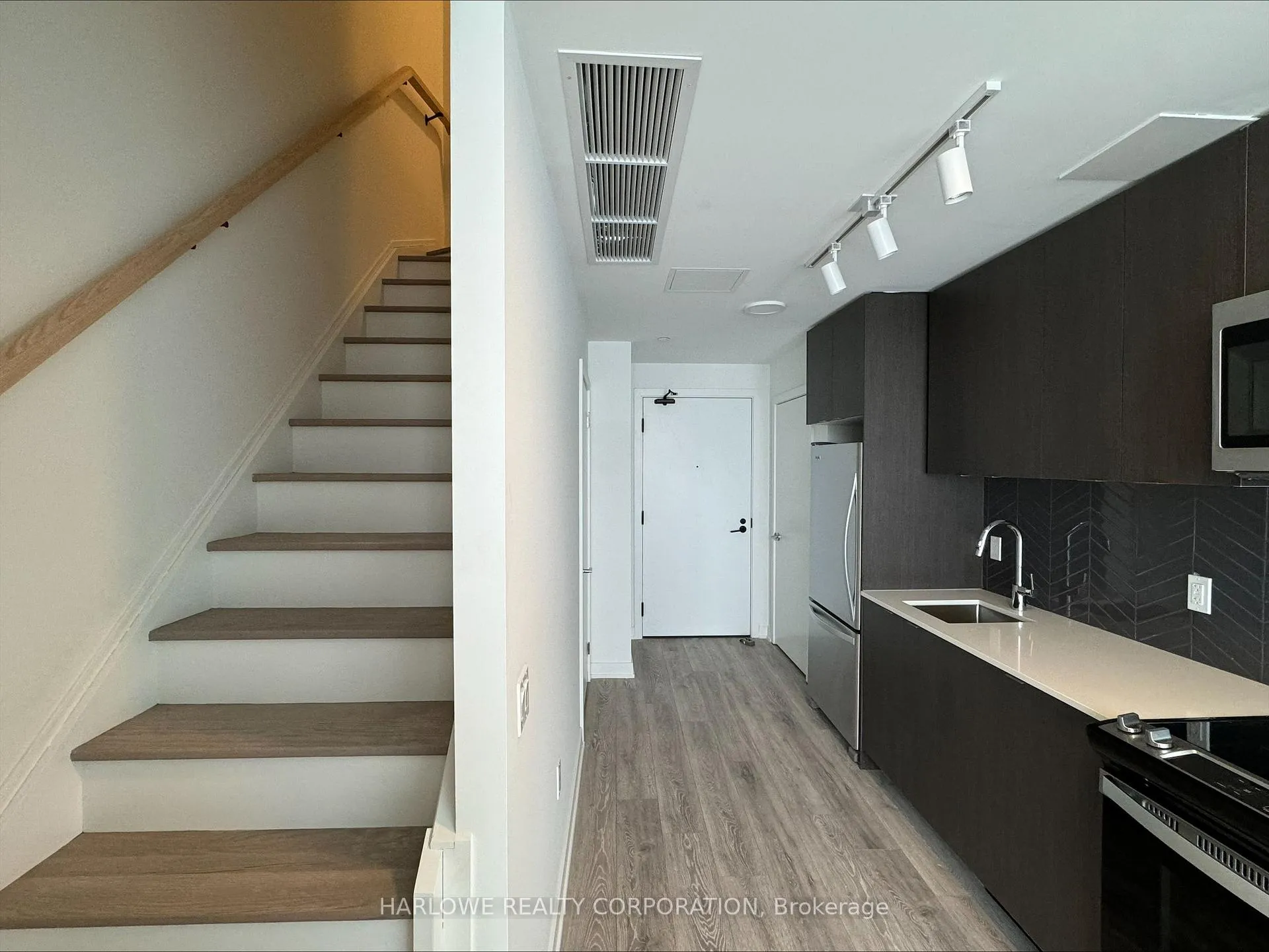 Photo 5 of Unit 149 D, 1614 Charles Street, Whitby, Port Whitby — HOMEH