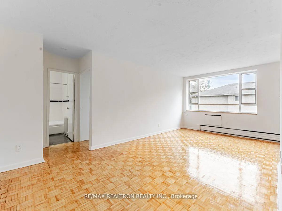 Photo 2 of Unit 309, 2895 Bathurst Street, Toronto, Bedford Park-Nortown — HOMEH