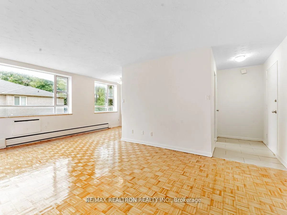Photo 3 of Unit 309, 2895 Bathurst Street, Toronto, Bedford Park-Nortown — HOMEH
