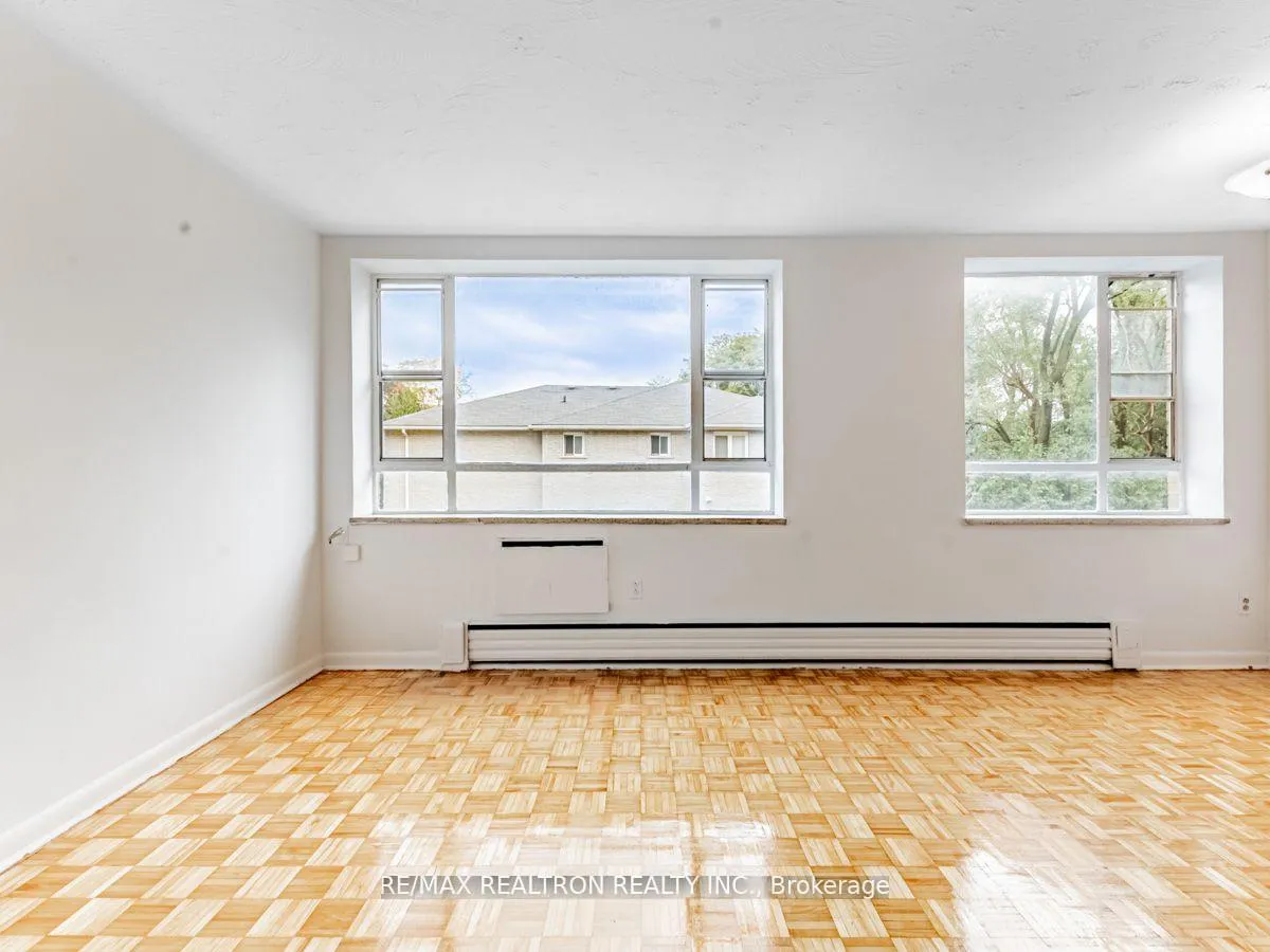 Photo 5 of Unit 309, 2895 Bathurst Street, Toronto, Bedford Park-Nortown — HOMEH