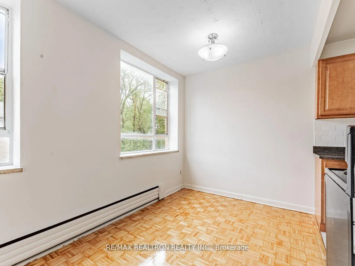 Photo 8 of Unit 309, 2895 Bathurst Street, Toronto, Bedford Park-Nortown — HOMEH