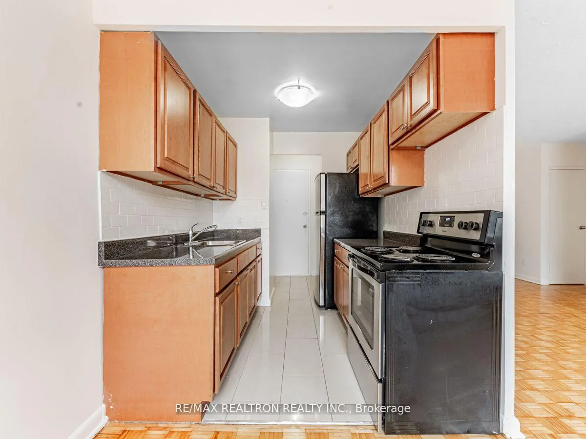 Photo 10 of Unit 309, 2895 Bathurst Street, Toronto, Bedford Park-Nortown — HOMEH
