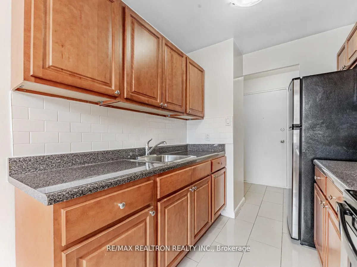 Photo 11 of Unit 309, 2895 Bathurst Street, Toronto, Bedford Park-Nortown — HOMEH