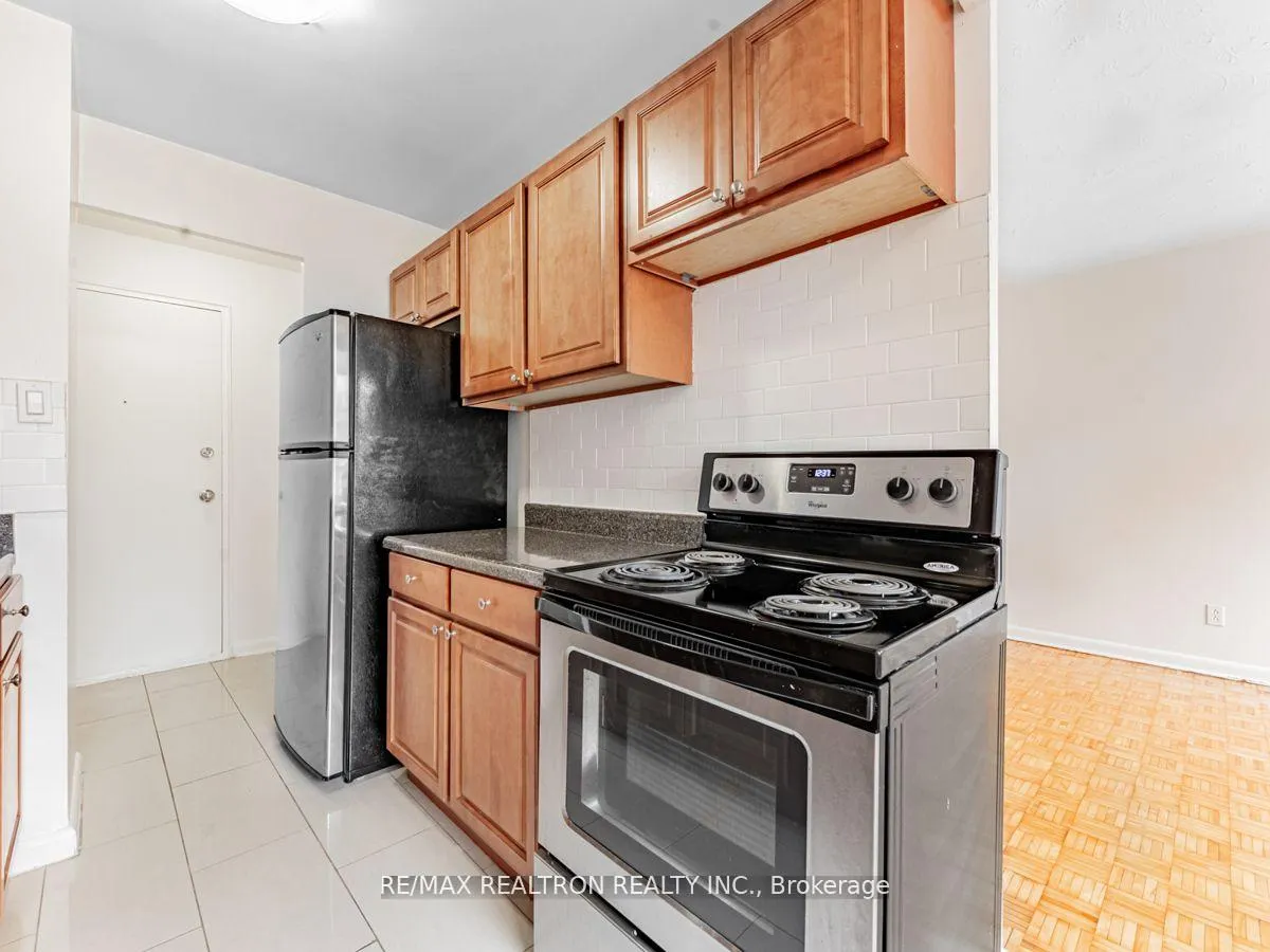 Photo 12 of Unit 309, 2895 Bathurst Street, Toronto, Bedford Park-Nortown — HOMEH