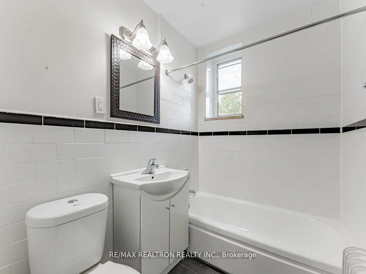 Photo 16 of Unit 309, 2895 Bathurst Street, Toronto, Bedford Park-Nortown — HOMEH