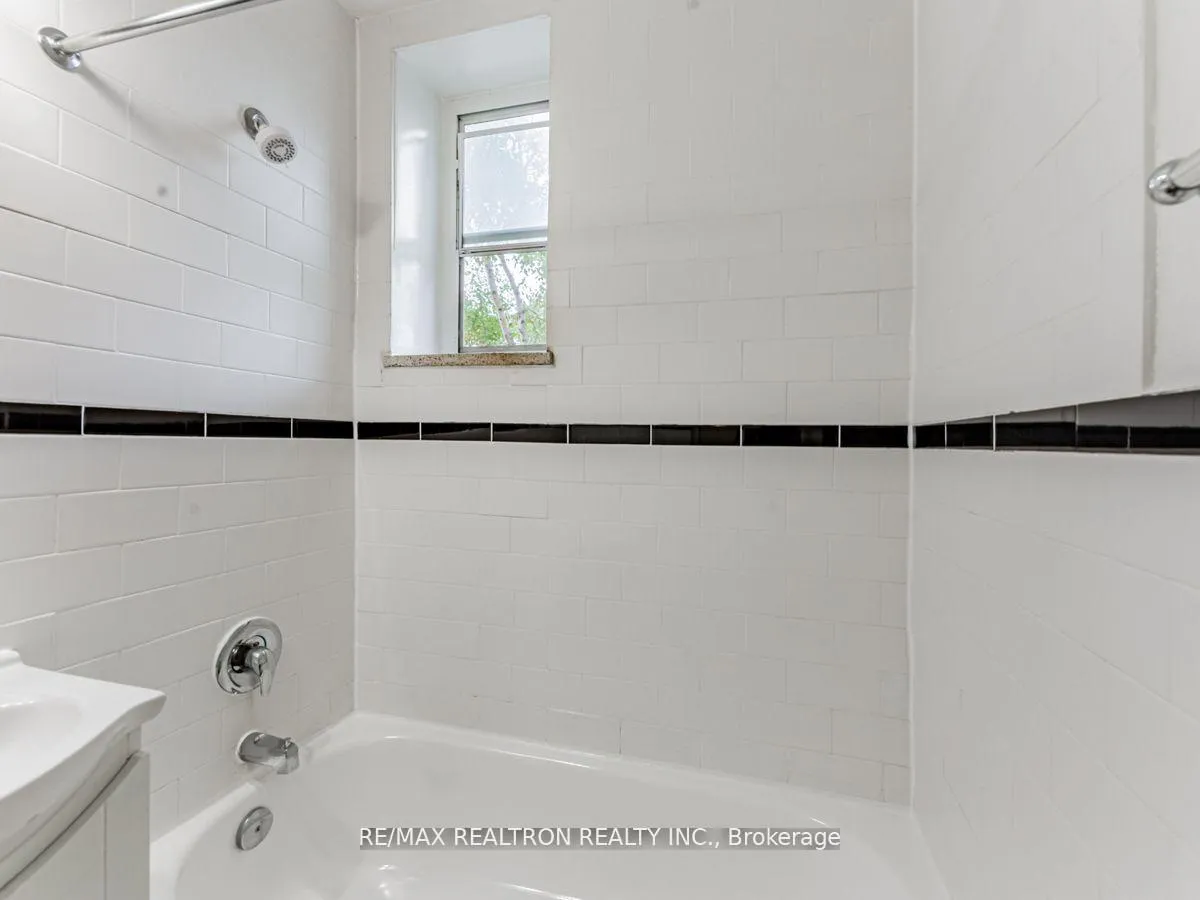 Photo 17 of Unit 309, 2895 Bathurst Street, Toronto, Bedford Park-Nortown — HOMEH