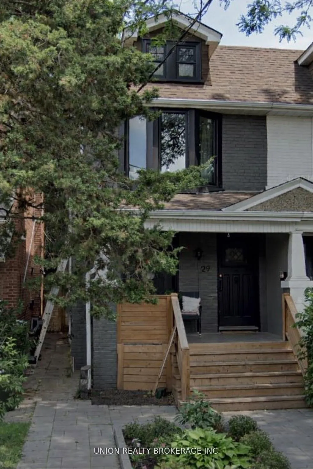 Front of Unit Lower, 29 Gough Avenue