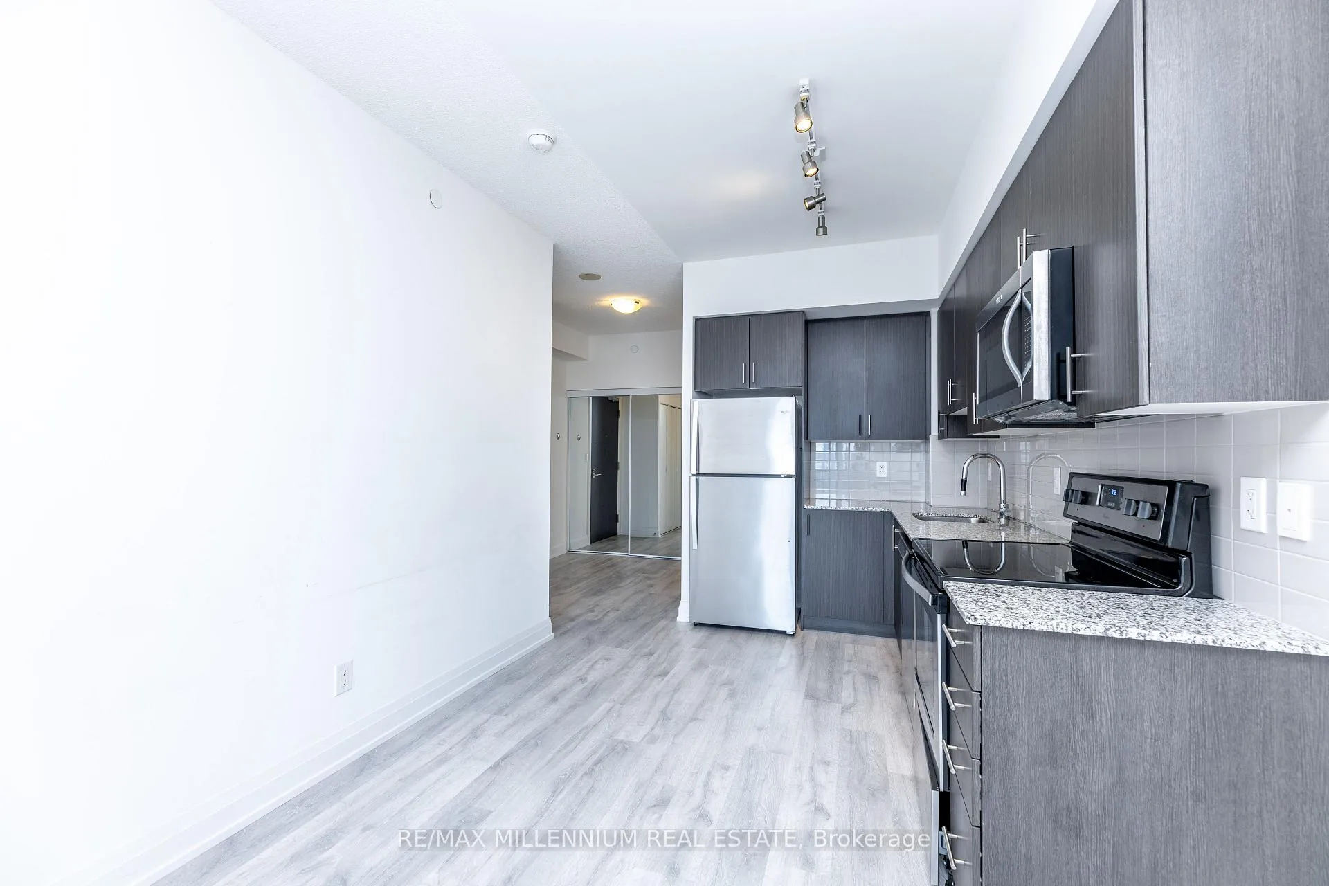 Photo 12 of Unit 1401, 3700 Highway 7 Road, Vaughan, East Woodbridge — HOMEH