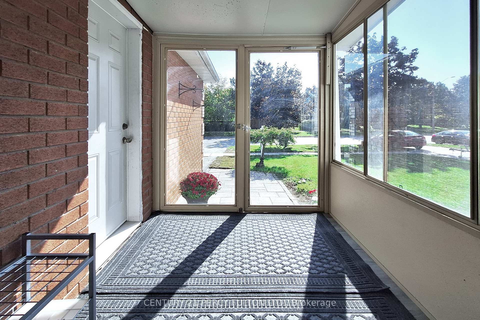 Photo 5 of 50 Freeland Avenue, Clarington, Bowmanville — HOMEH