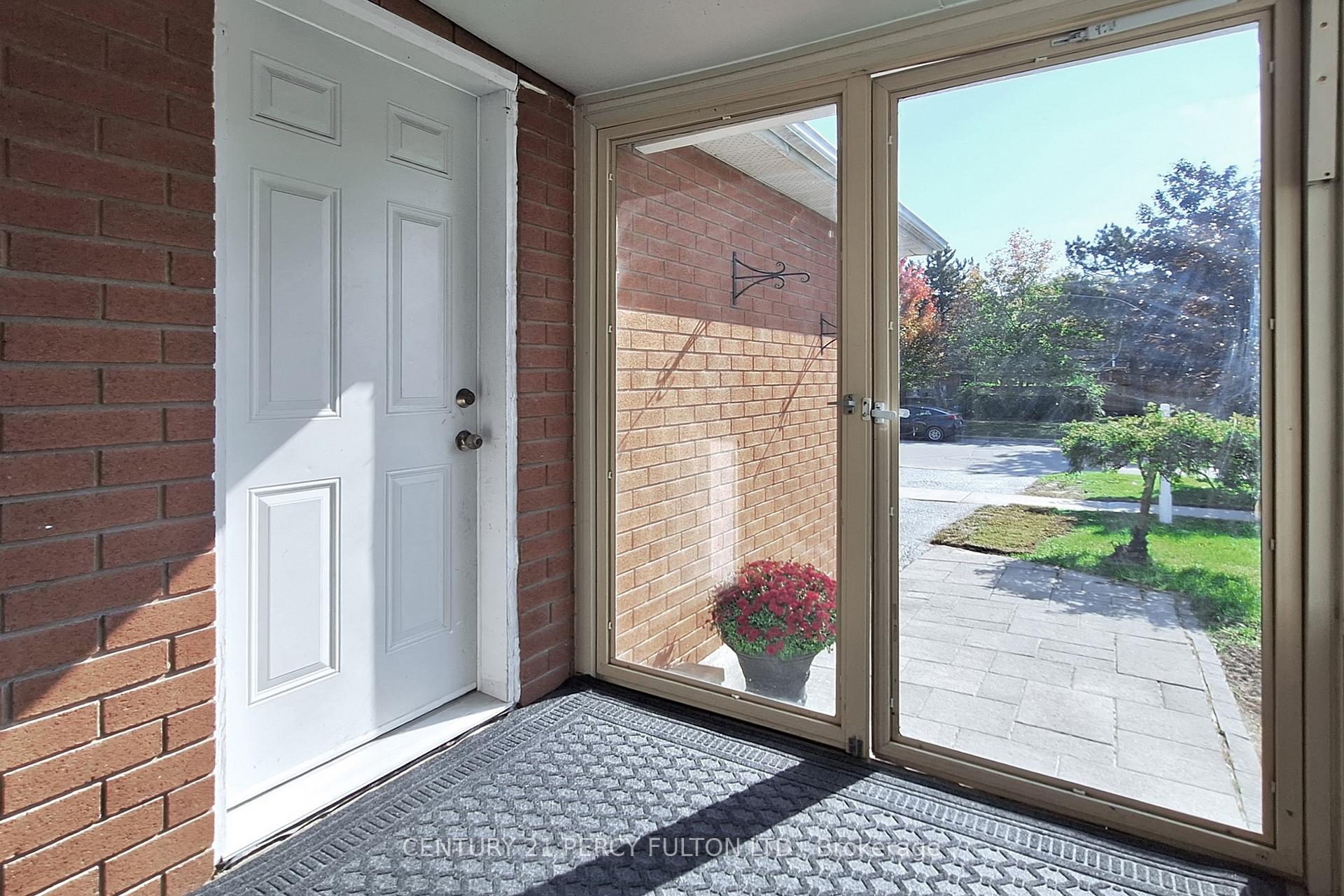 Photo 6 of 50 Freeland Avenue, Clarington, Bowmanville — HOMEH