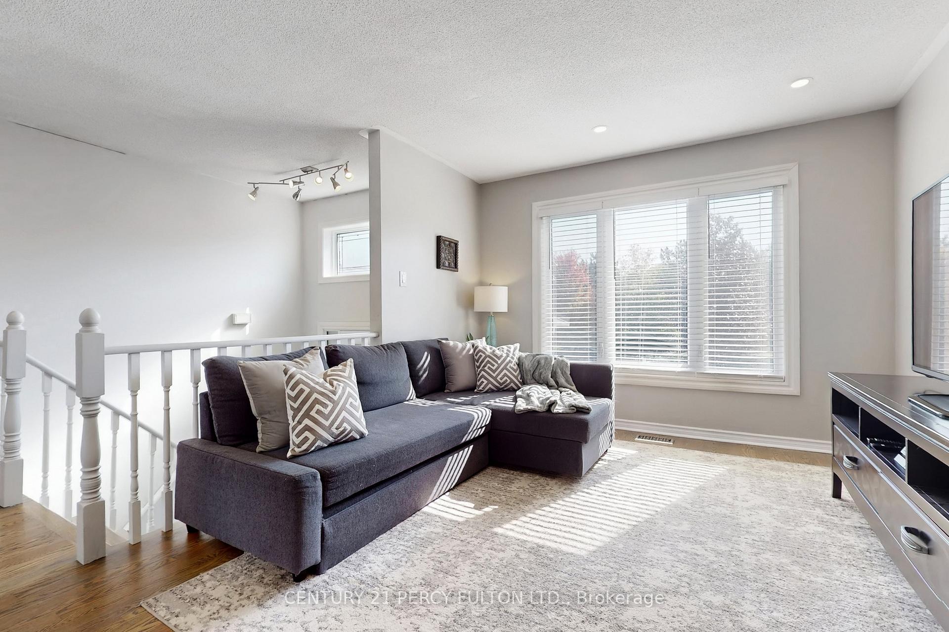 Photo 7 of 50 Freeland Avenue, Clarington, Bowmanville — HOMEH