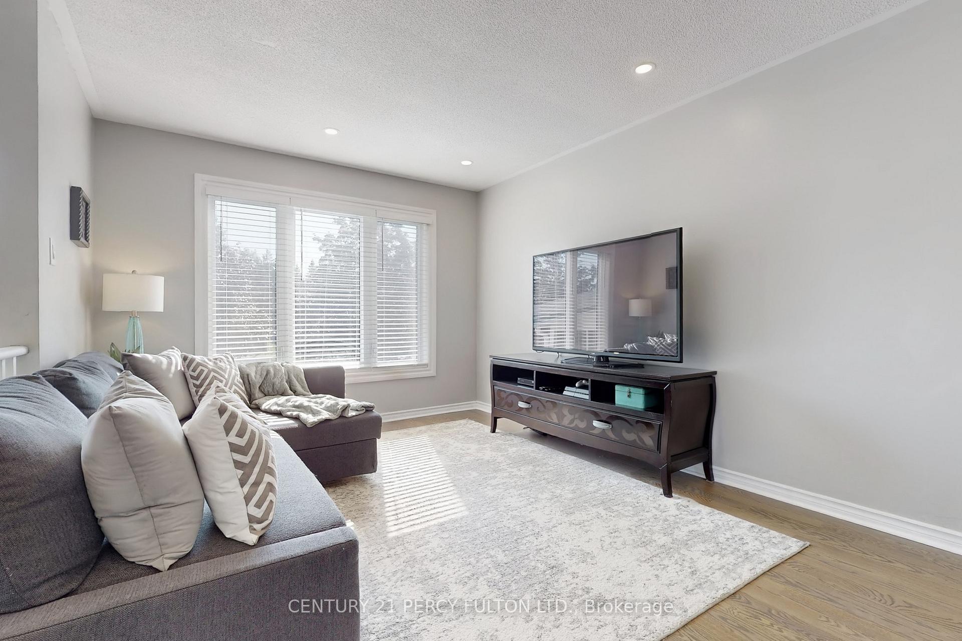 Photo 8 of 50 Freeland Avenue, Clarington, Bowmanville — HOMEH