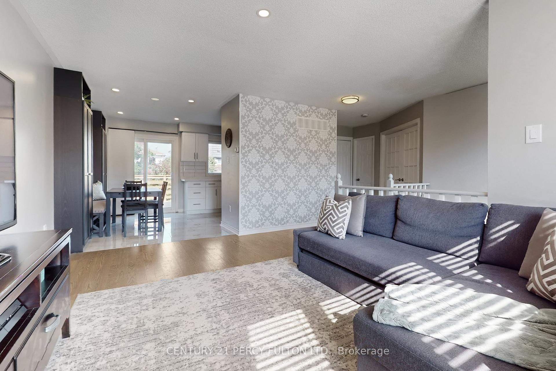 Photo 9 of 50 Freeland Avenue, Clarington, Bowmanville — HOMEH