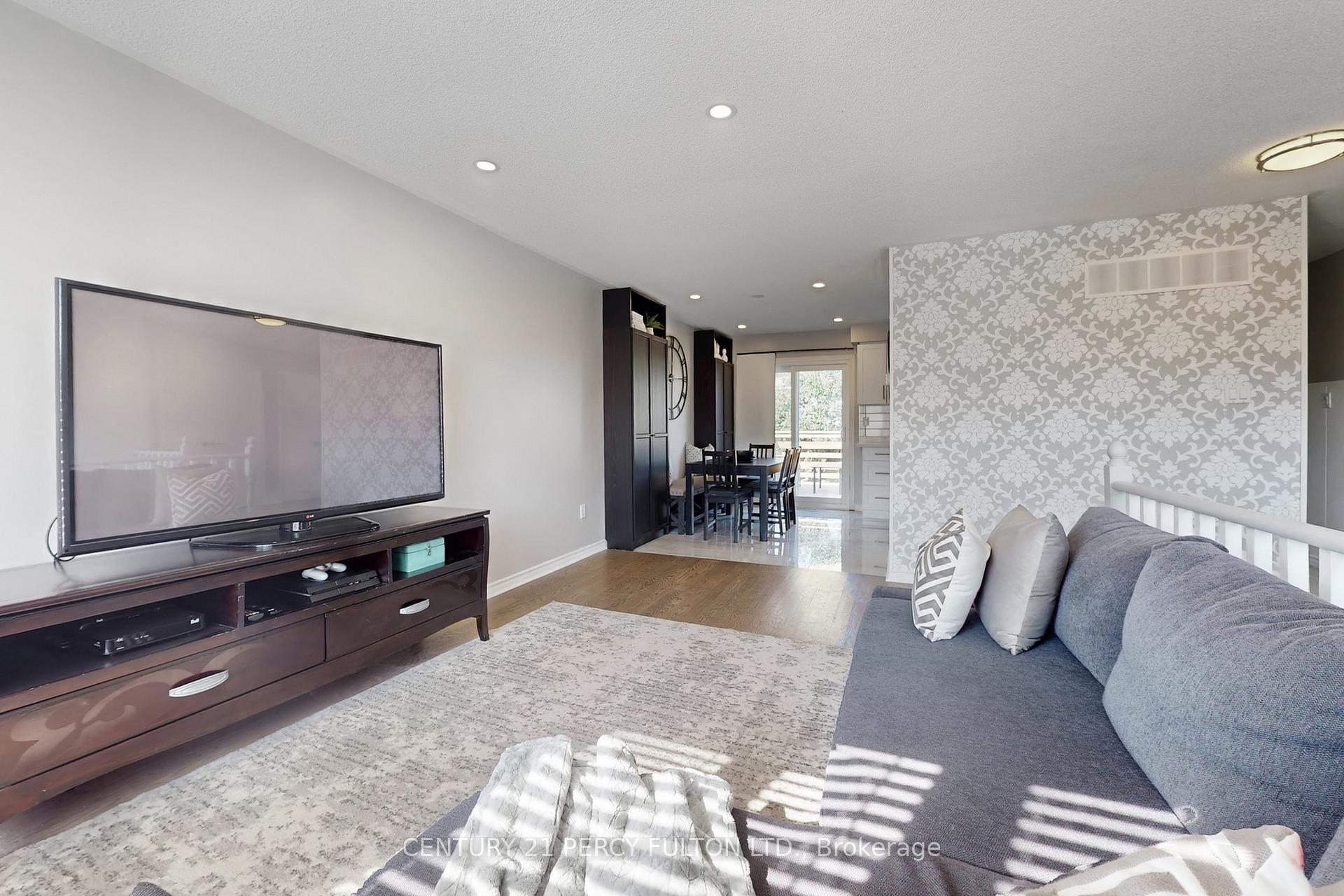 Photo 10 of 50 Freeland Avenue, Clarington, Bowmanville — HOMEH