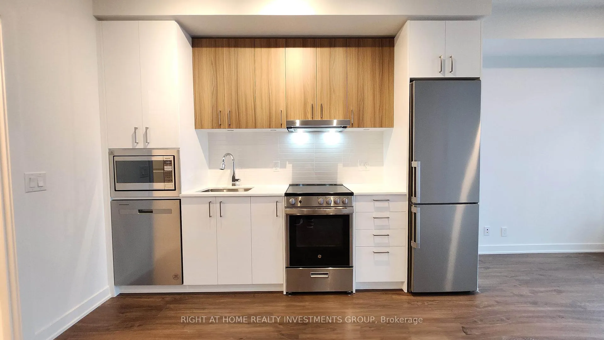 Photo 3 of Unit 2507, 50 Upper Mall Way, Vaughan, Brownridge — HOMEH