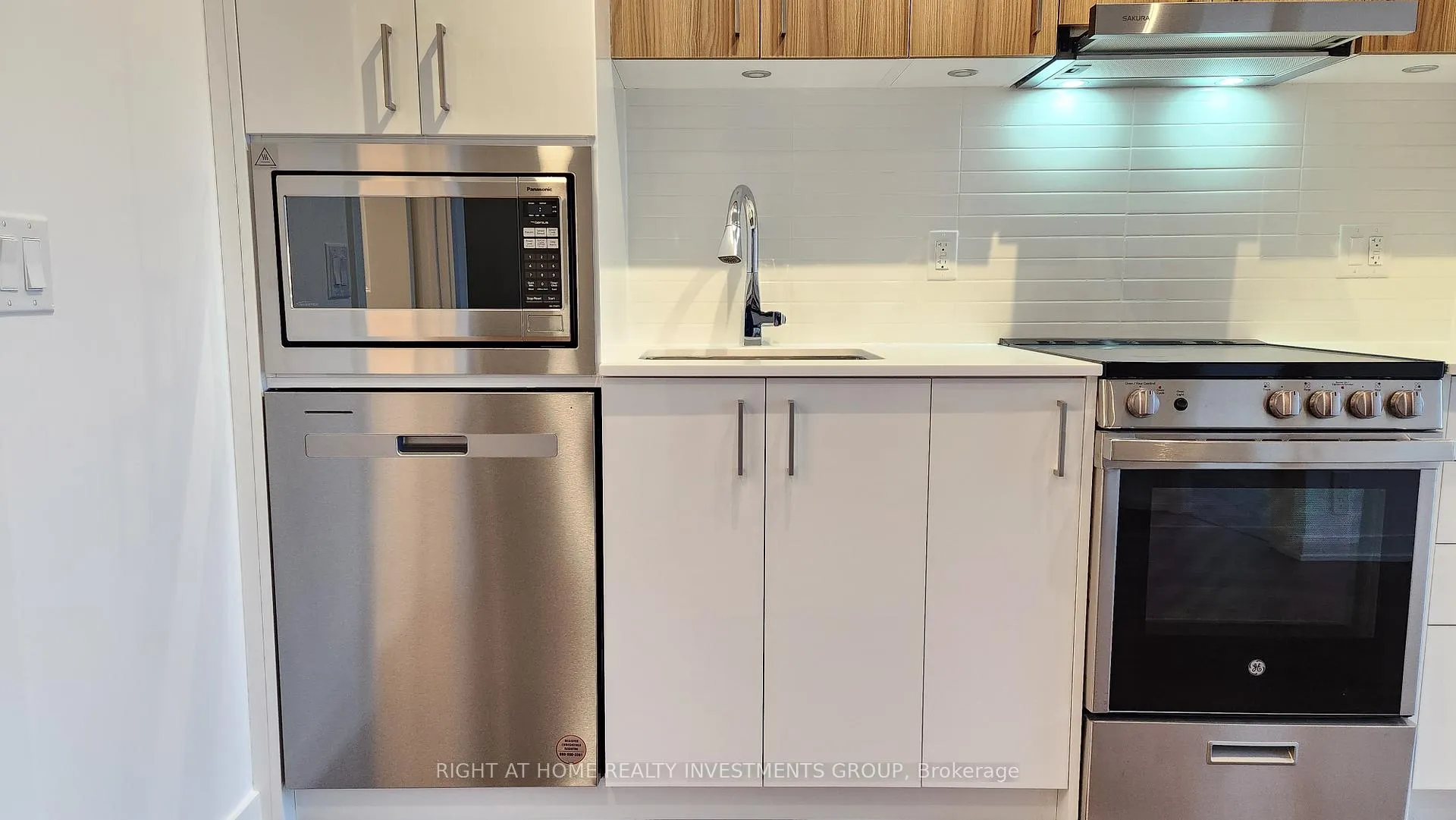 Photo 4 of Unit 2507, 50 Upper Mall Way, Vaughan, Brownridge — HOMEH