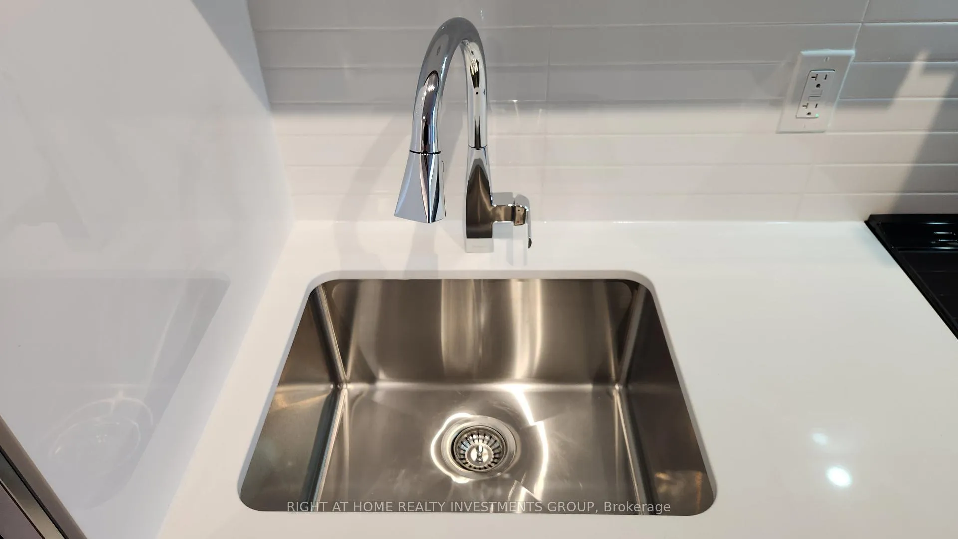 Photo 5 of Unit 2507, 50 Upper Mall Way, Vaughan, Brownridge — HOMEH