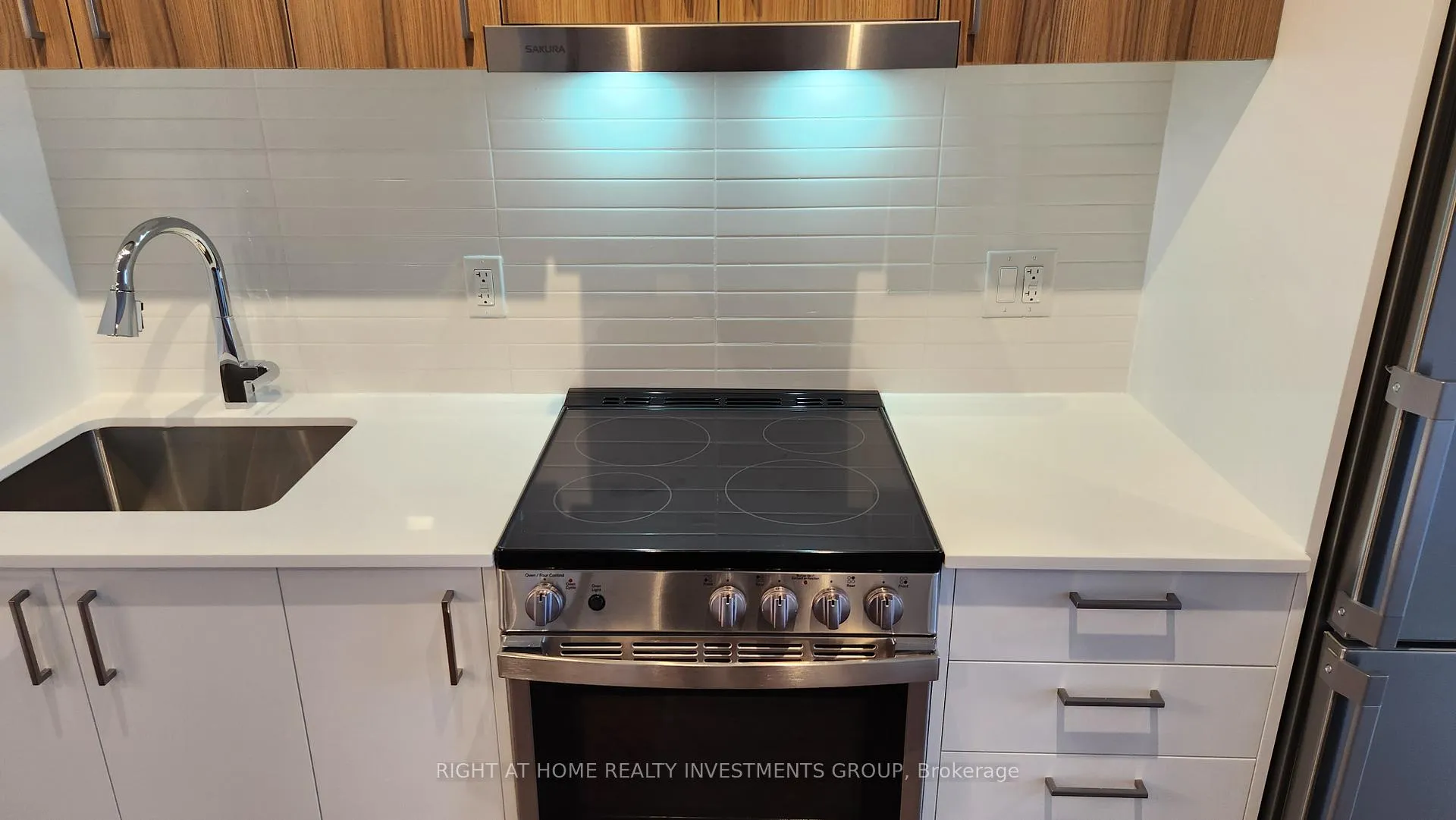 Photo 6 of Unit 2507, 50 Upper Mall Way, Vaughan, Brownridge — HOMEH