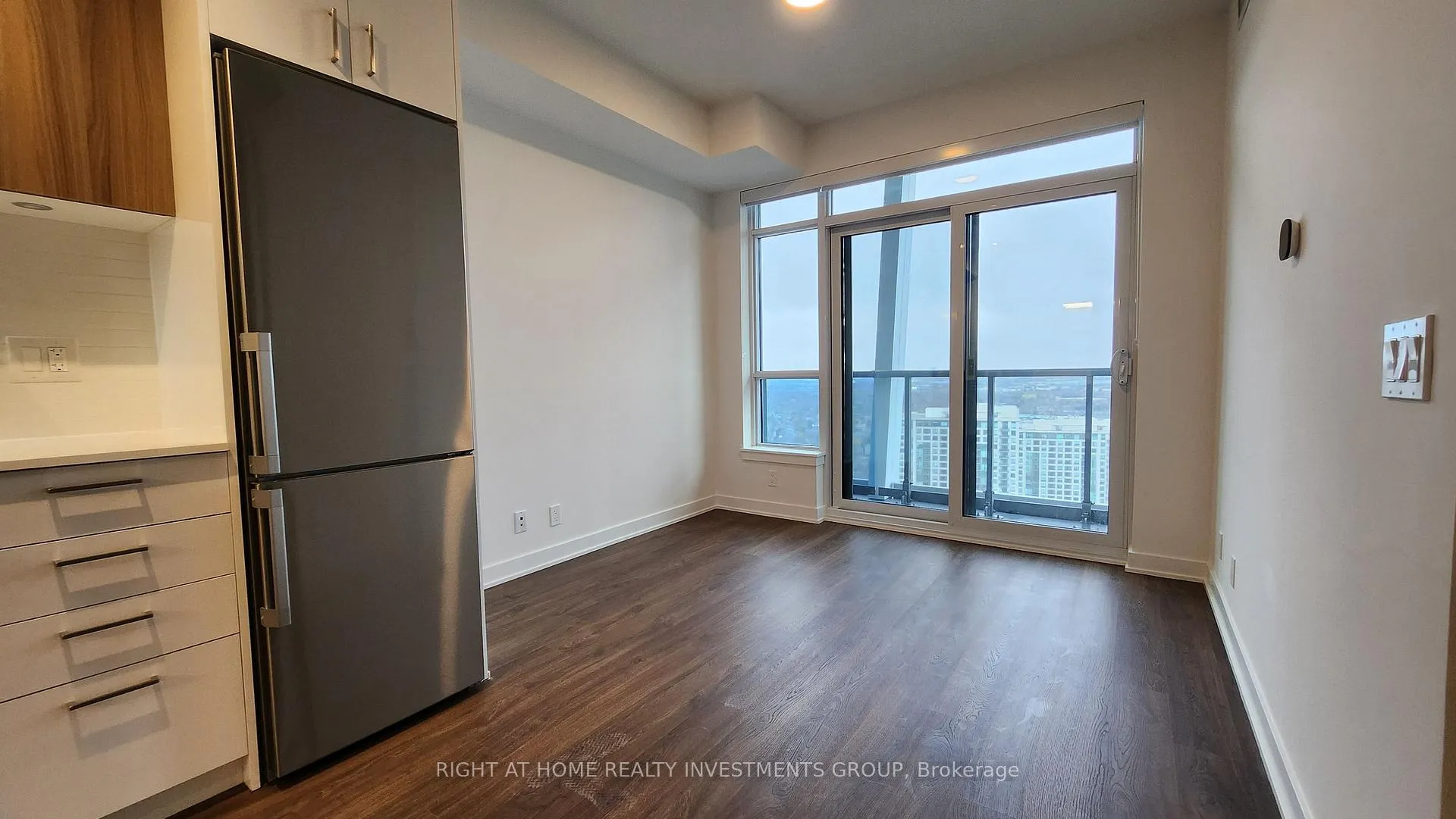 Photo 9 of Unit 2507, 50 Upper Mall Way, Vaughan, Brownridge — HOMEH