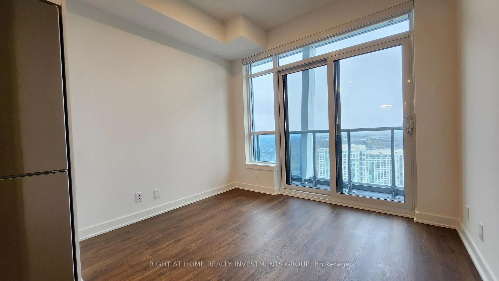 Photo 10 of Unit 2507, 50 Upper Mall Way, Vaughan, Brownridge — HOMEH