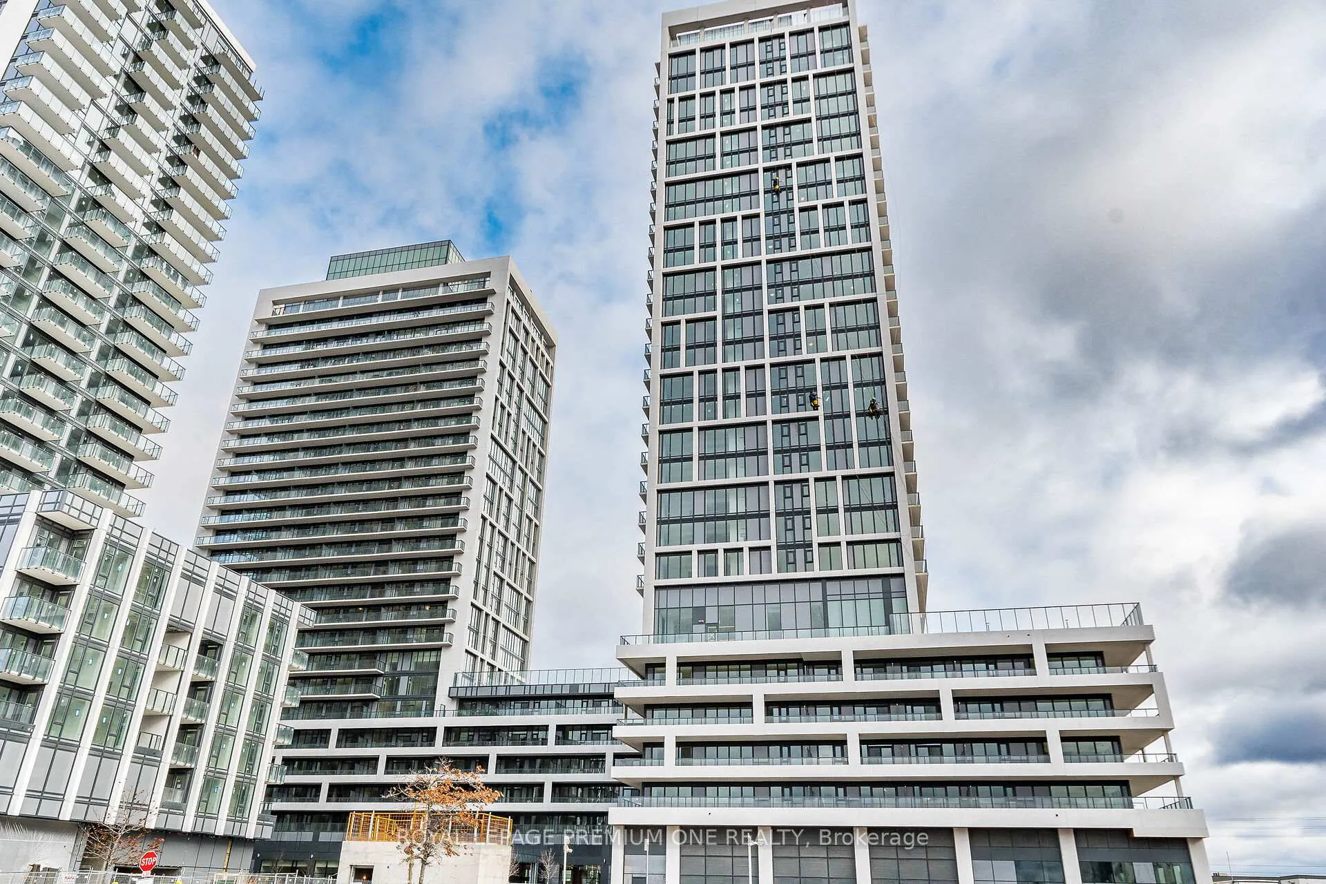 Photo 2 of Unit 615, 8960 Jane Street, Vaughan, Maple — HOMEH