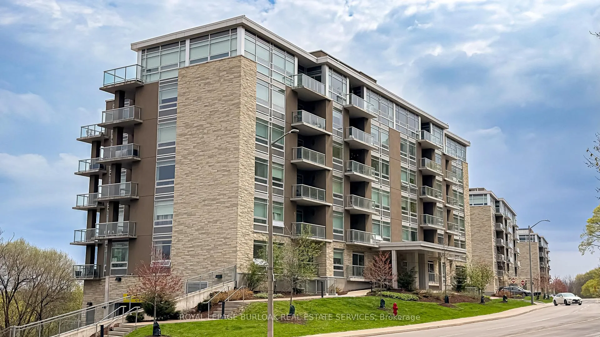Front of Unit 206, 455 Charlton Avenue E
