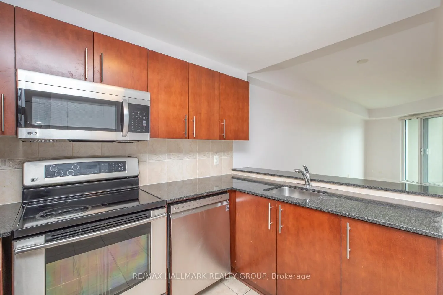 Photo 10 of Unit 210, 200 Rideau Street, Ottawa, Sandy Hill — HOMEH