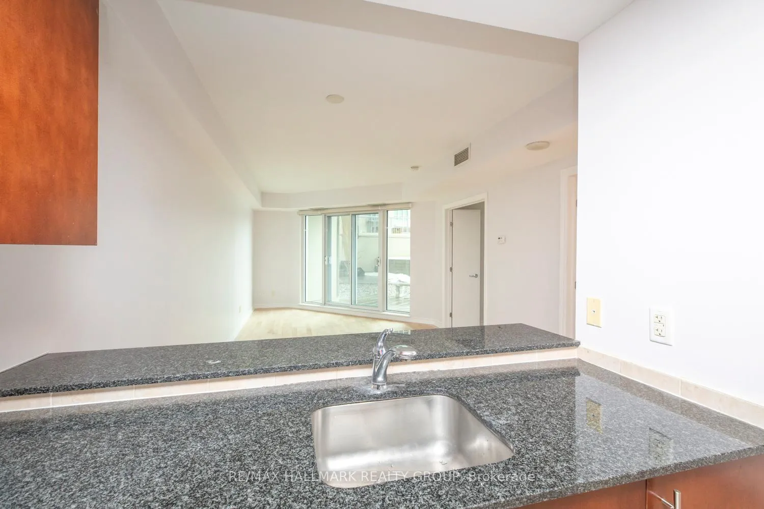Photo 11 of Unit 210, 200 Rideau Street, Ottawa, Sandy Hill — HOMEH