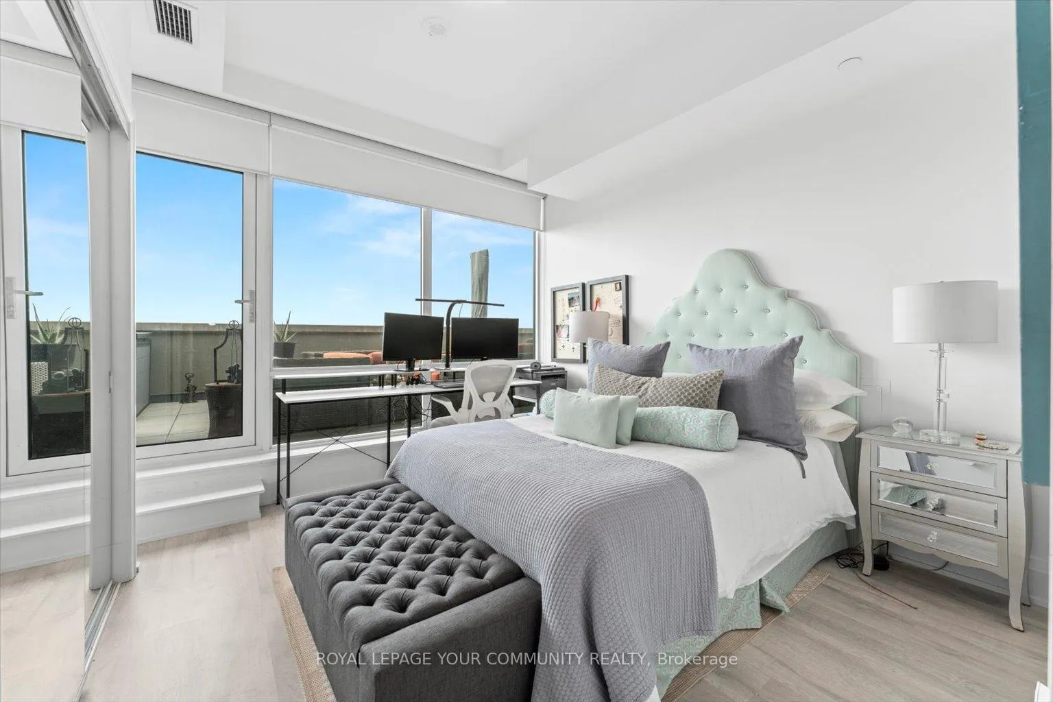 Photo 4 of Unit 1001, 4800 Highway 7, Vaughan, West Woodbridge — HOMEH