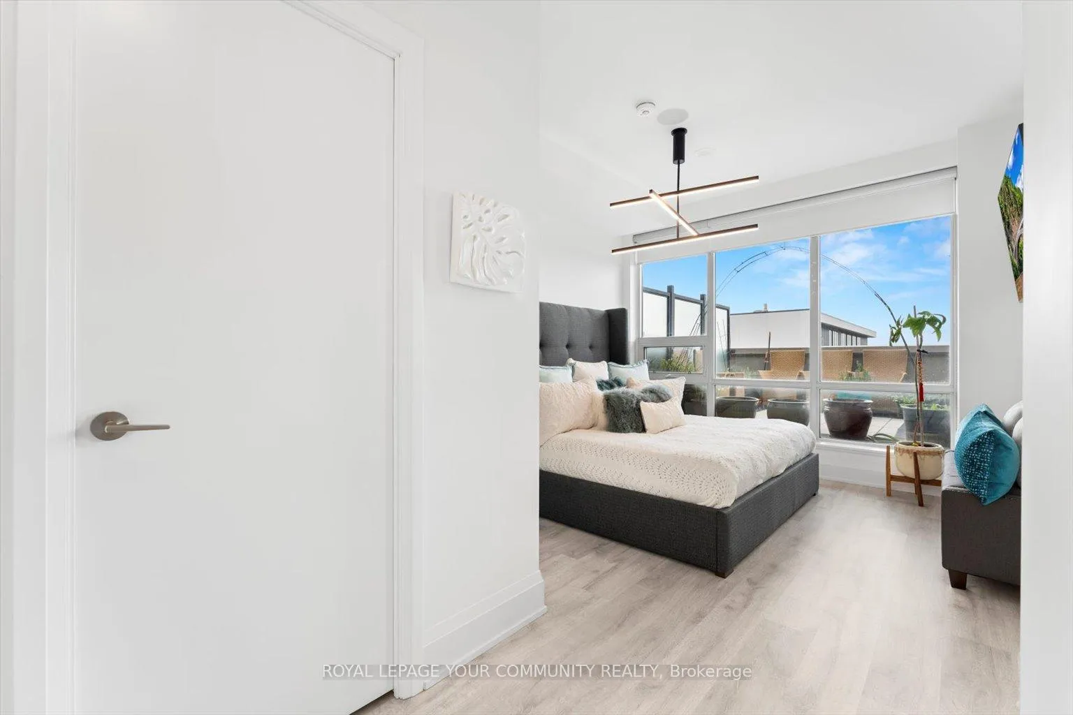 Photo 6 of Unit 1001, 4800 Highway 7, Vaughan, West Woodbridge — HOMEH