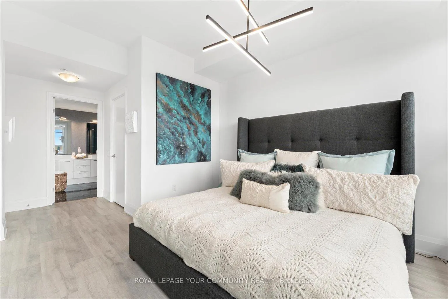 Photo 8 of Unit 1001, 4800 Highway 7, Vaughan, West Woodbridge — HOMEH