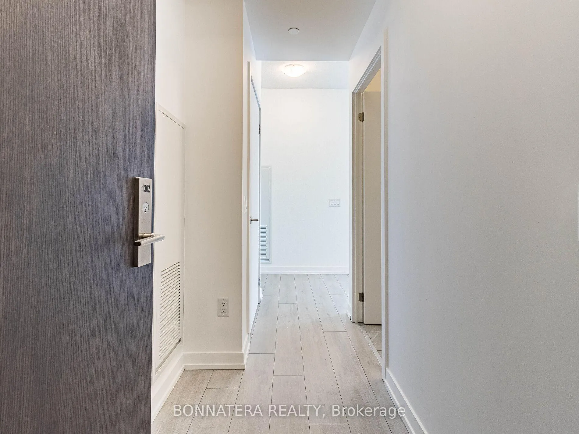 Photo 6 of Unit 1302, 55 Duke Street W, Kitchener, City Commercial Core — HOMEH