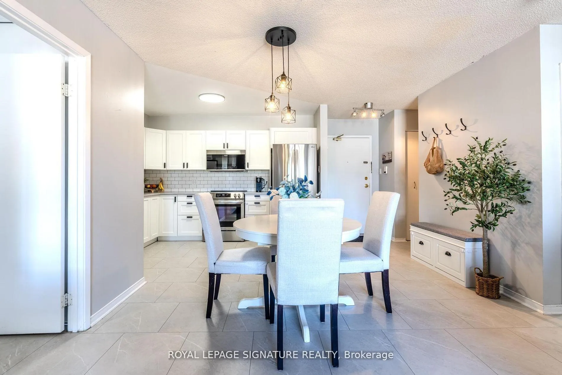 Photo 6 of Unit 215, 126 Bell Farm Road, Barrie, Alliance — HOMEH