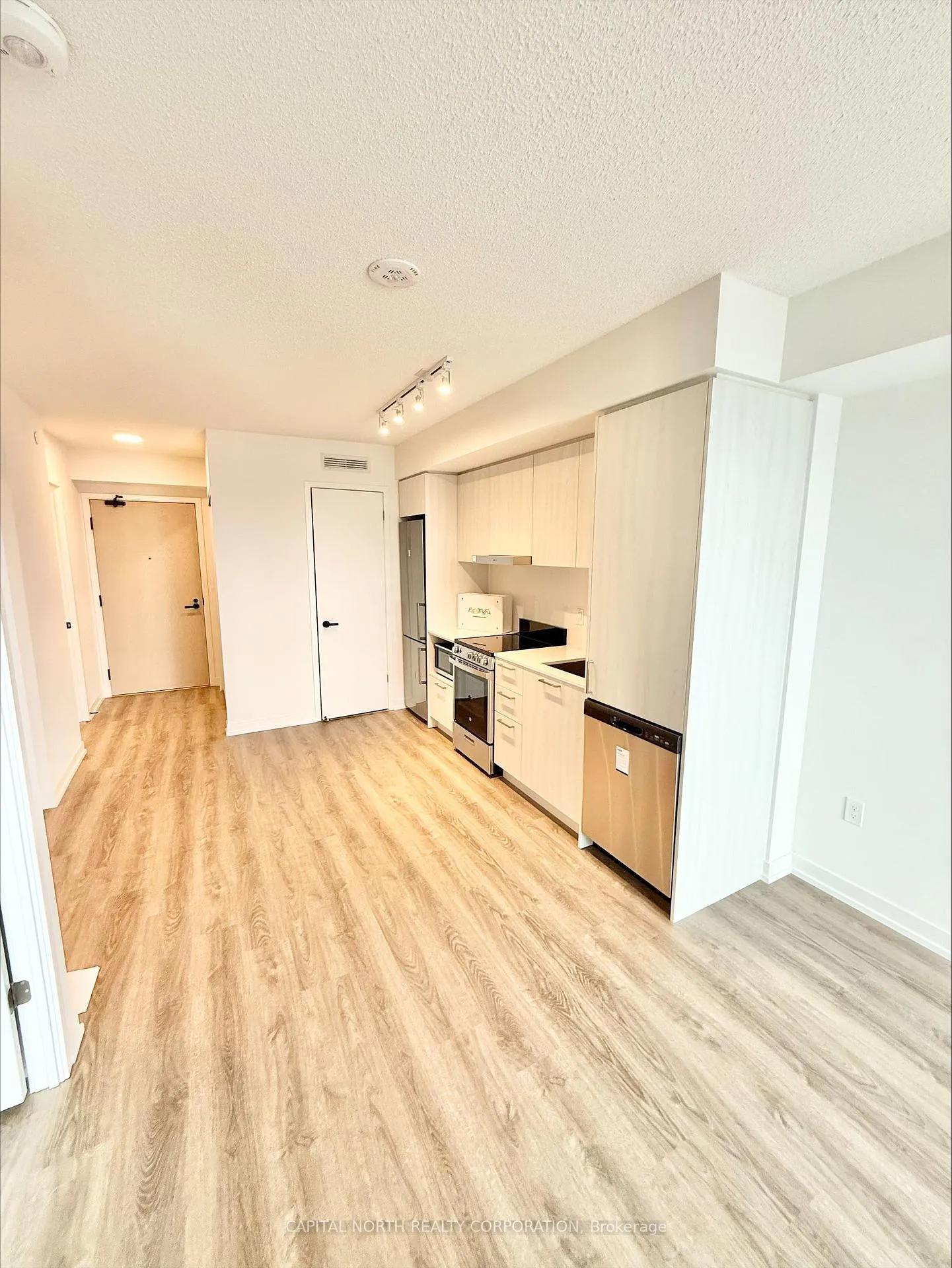 Photo 5 of Unit 3910, 195 Commerce Street, Vaughan, Vaughan Corporate Centre — HOMEH
