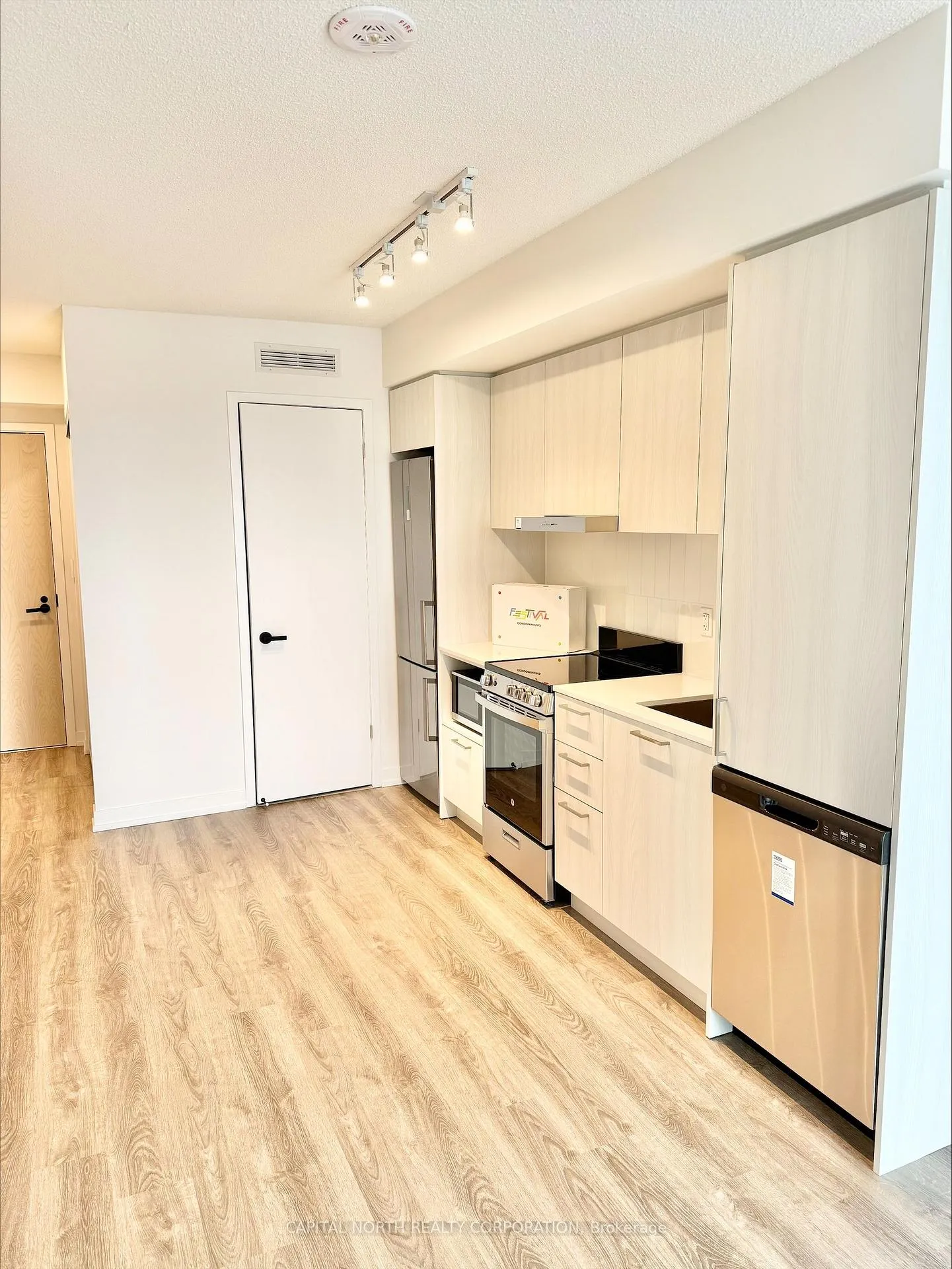 Photo 6 of Unit 3910, 195 Commerce Street, Vaughan, Vaughan Corporate Centre — HOMEH