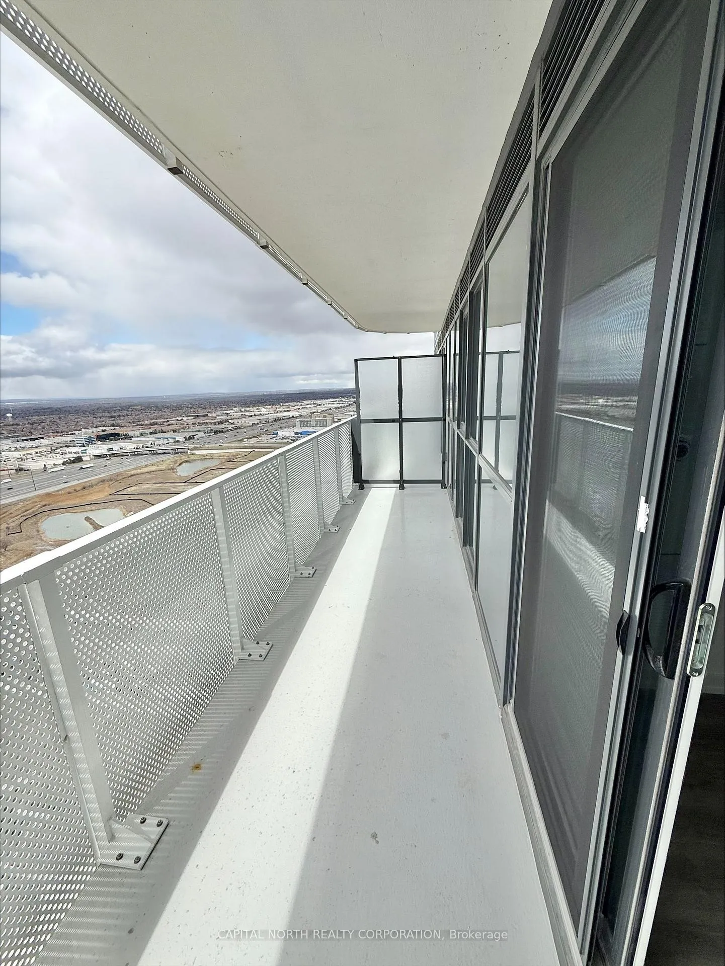 Photo 13 of Unit 3910, 195 Commerce Street, Vaughan, Vaughan Corporate Centre — HOMEH