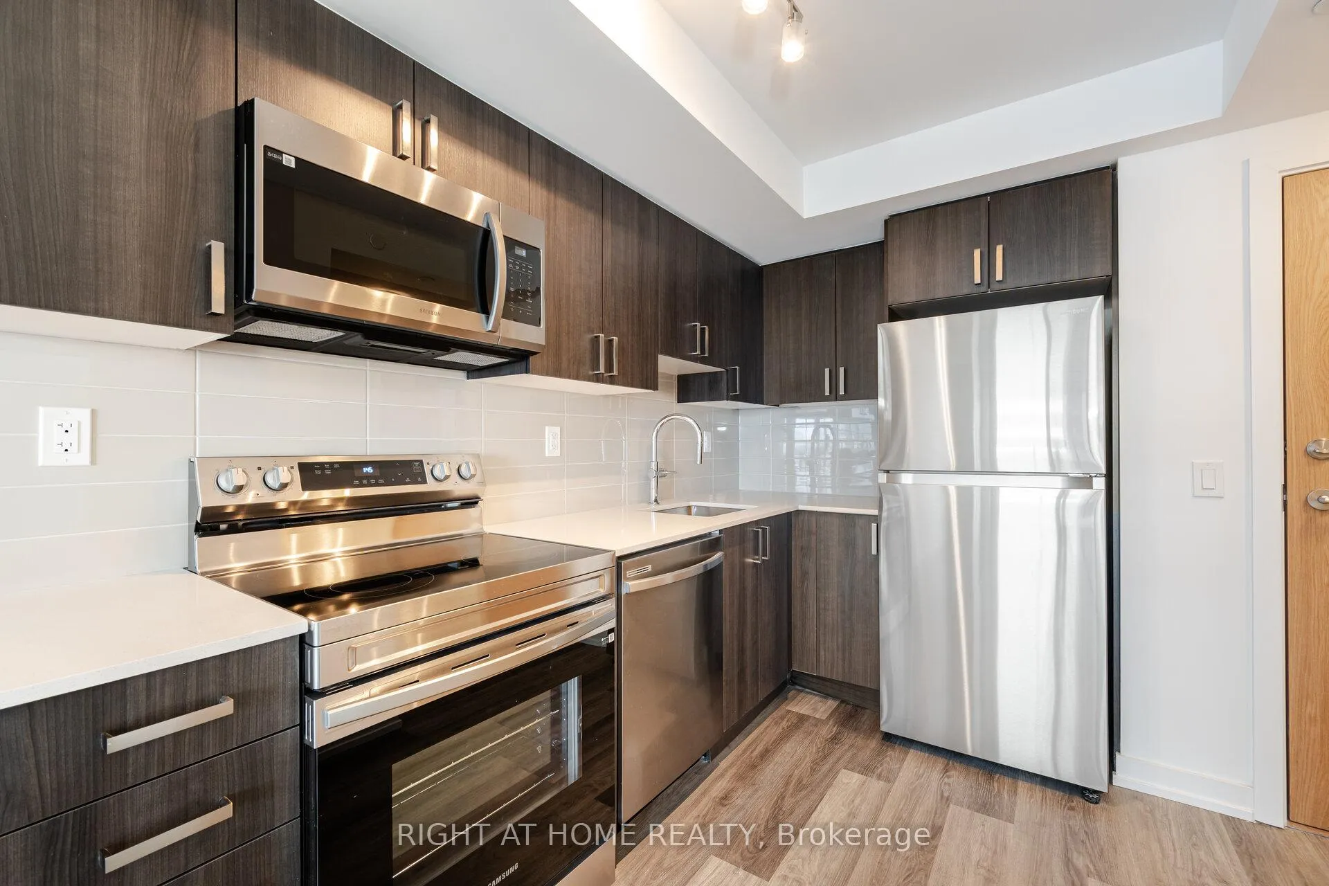 Photo 7 of Unit 1506, 1435 Celebration Drive, Pickering, Bay Ridges — HOMEH