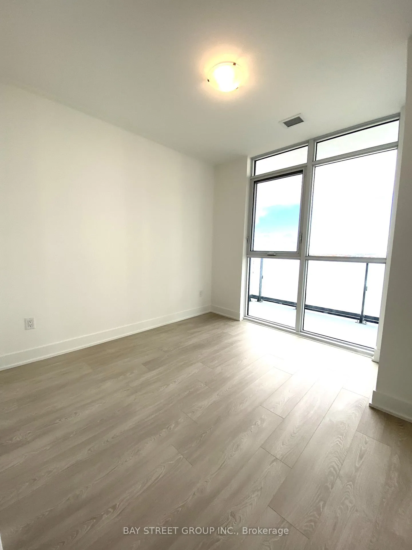 Photo 2 of Unit 910, 2545 Simcoe Street N, Oshawa, Windfields — HOMEH