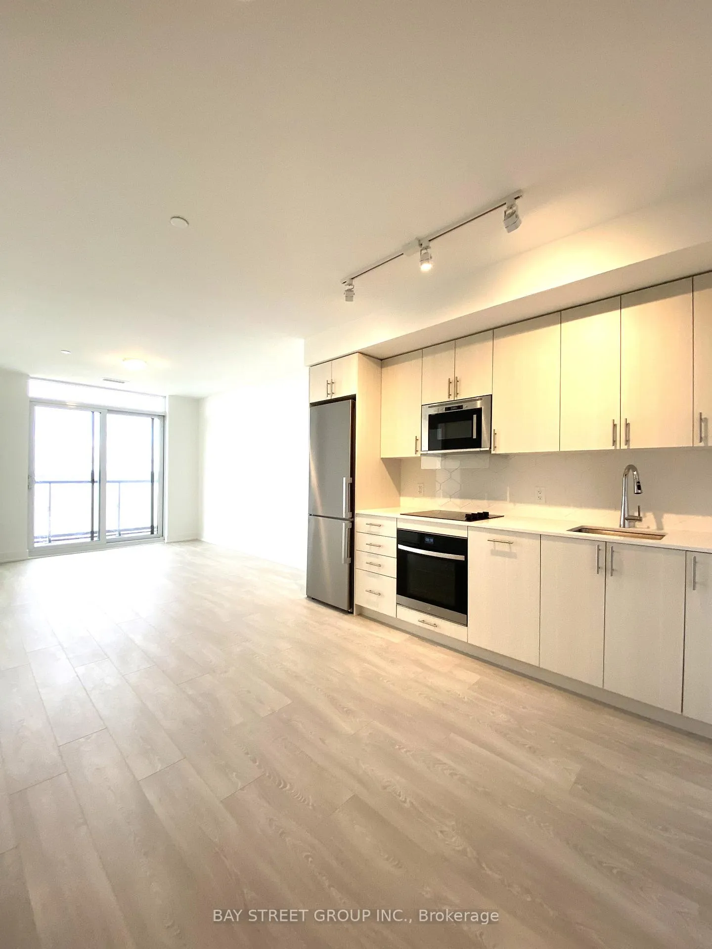 Photo 10 of Unit 910, 2545 Simcoe Street N, Oshawa, Windfields — HOMEH