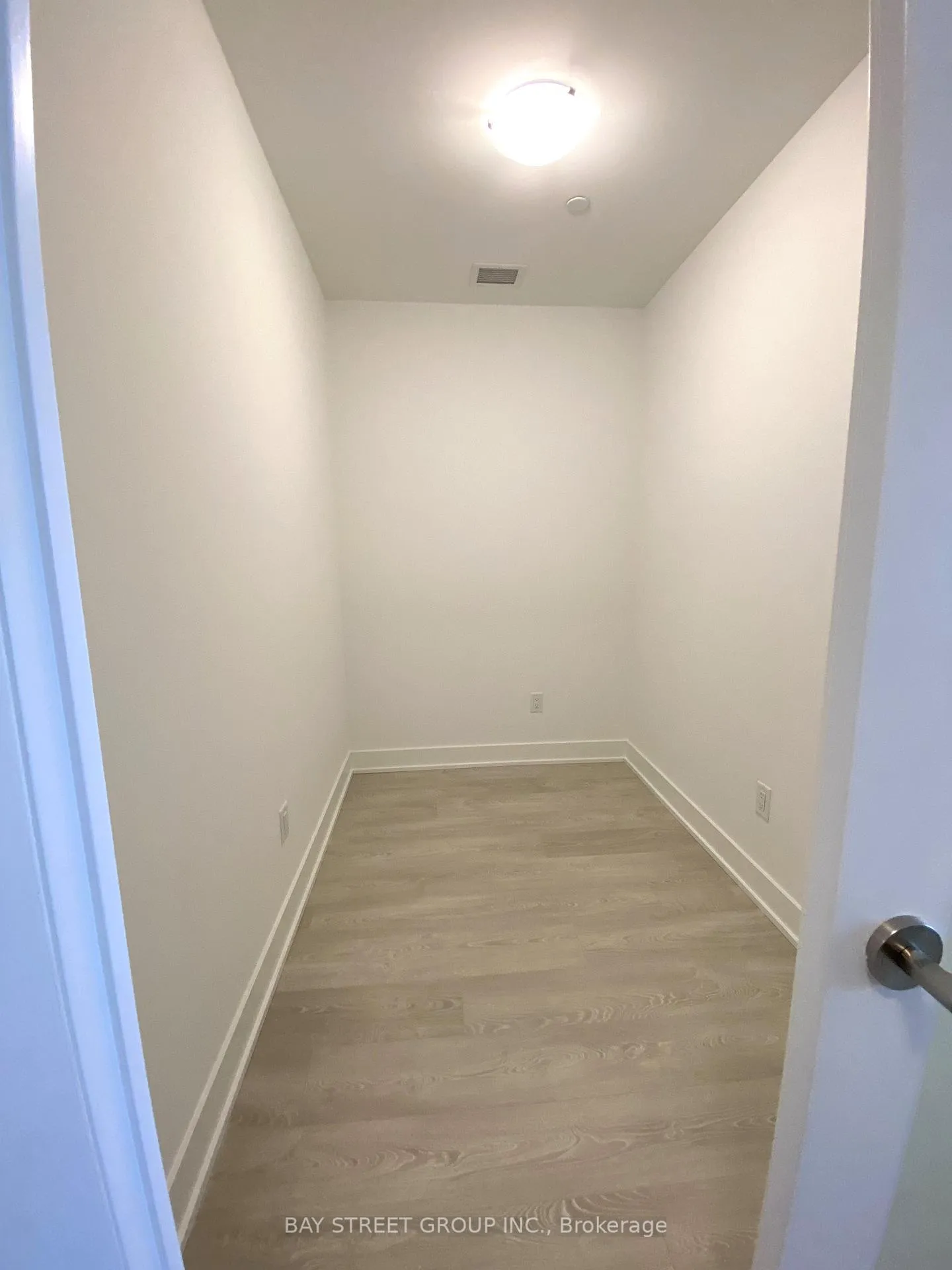 Photo 15 of Unit 910, 2545 Simcoe Street N, Oshawa, Windfields — HOMEH