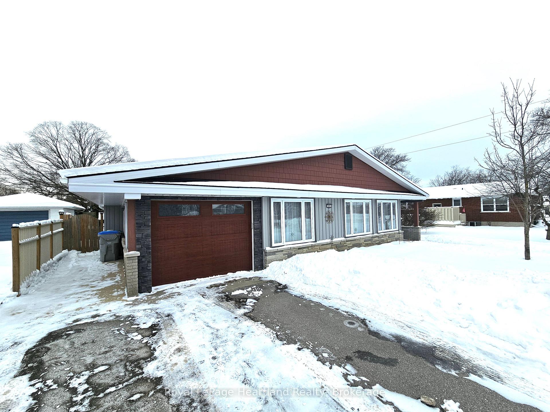 Photo 1 of 205 Blake Street W, Goderich, Goderich (Town) — HOMEH