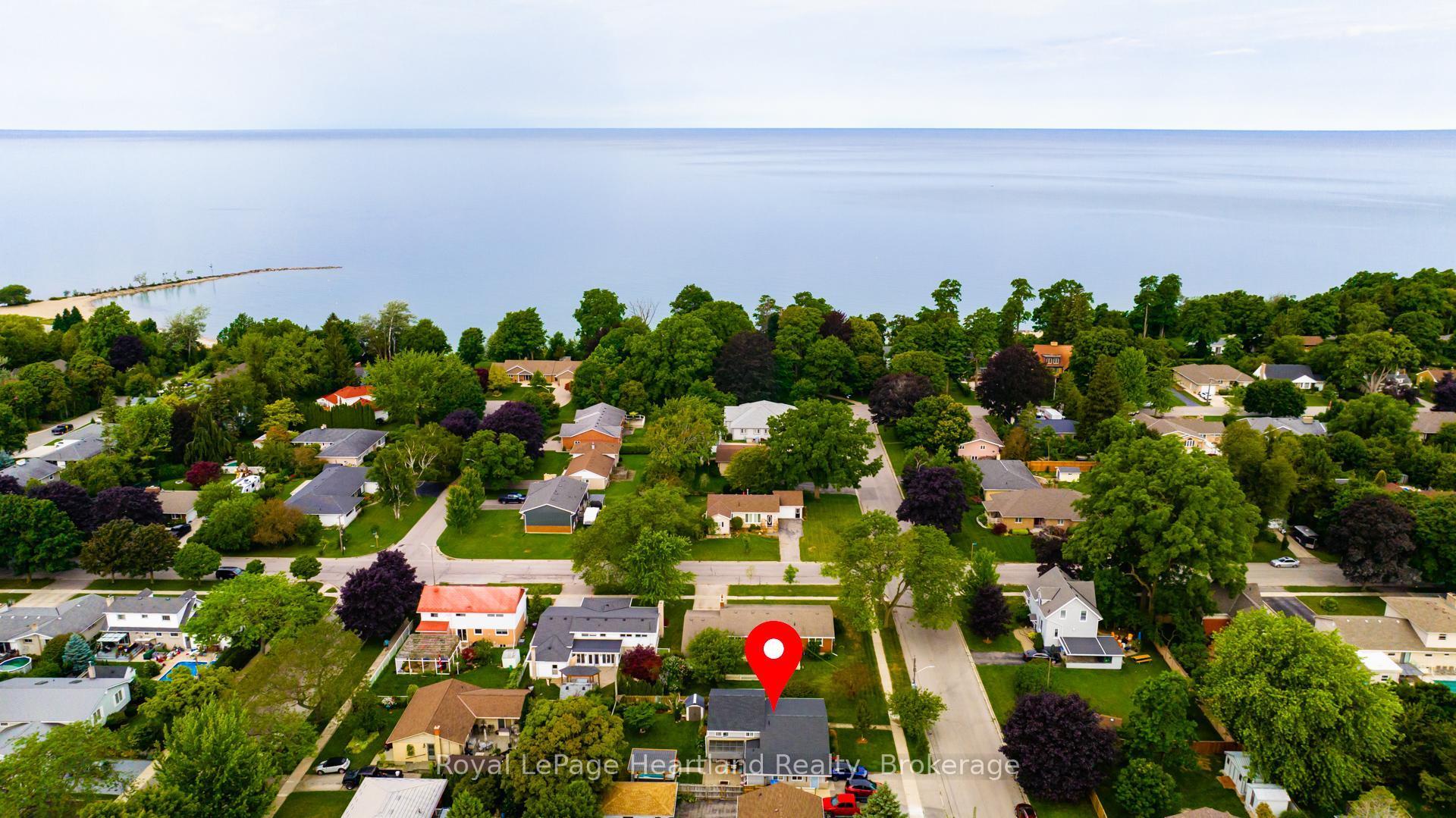 Photo 2 of 205 Blake Street W, Goderich, Goderich (Town) — HOMEH