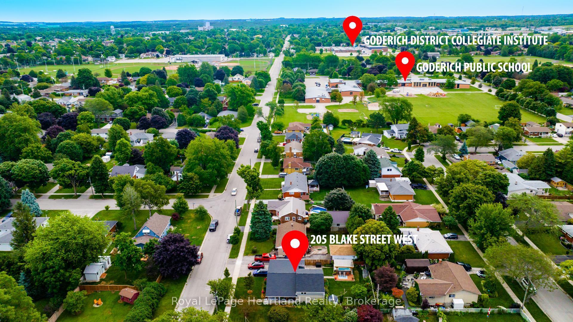 Photo 3 of 205 Blake Street W, Goderich, Goderich (Town) — HOMEH