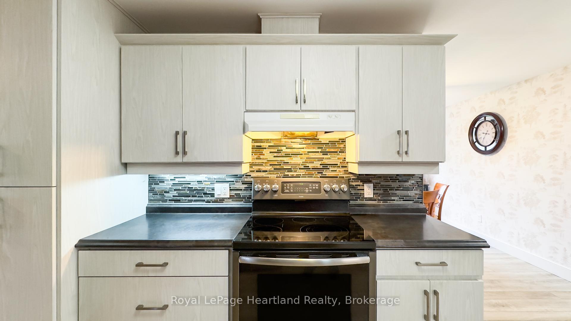 Photo 7 of 205 Blake Street W, Goderich, Goderich (Town) — HOMEH